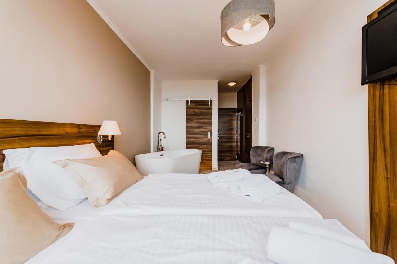 טאבור Hotel Palcat מראה חיצוני תמונה