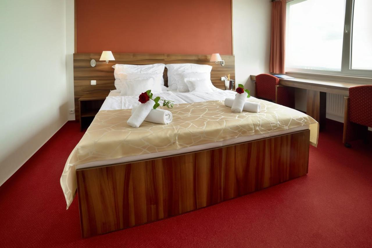 טאבור Hotel Palcat מראה חיצוני תמונה