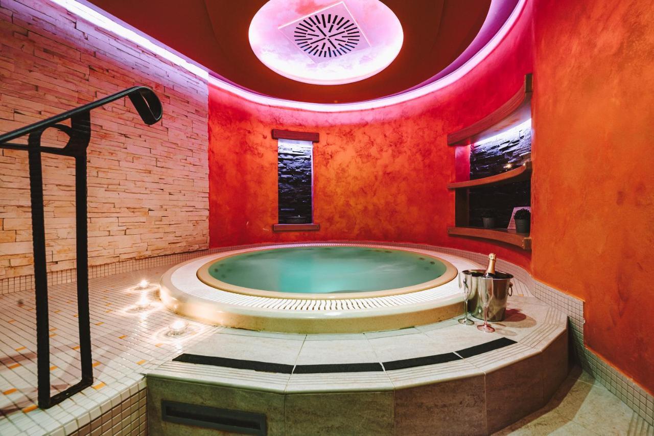 טאבור Hotel Palcat מראה חיצוני תמונה
