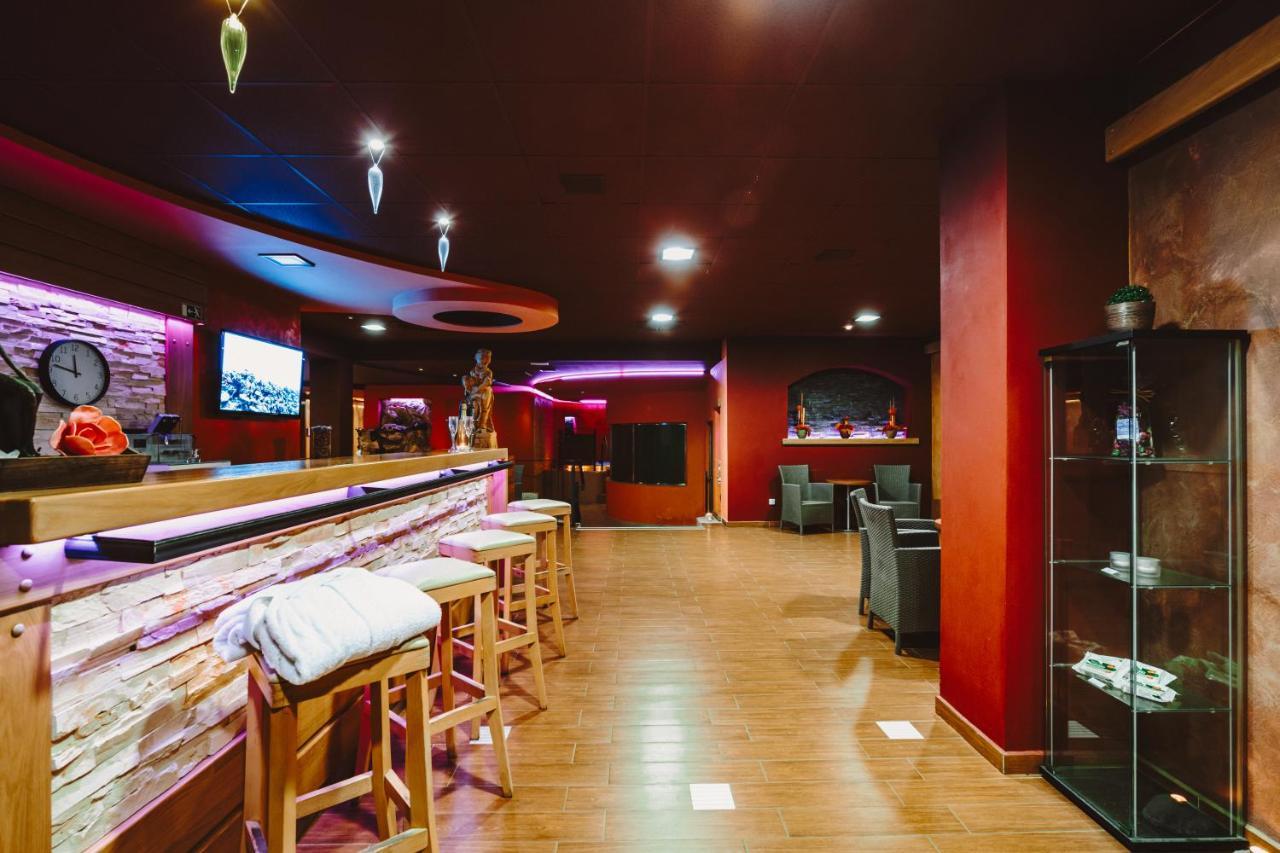 טאבור Hotel Palcat מראה חיצוני תמונה